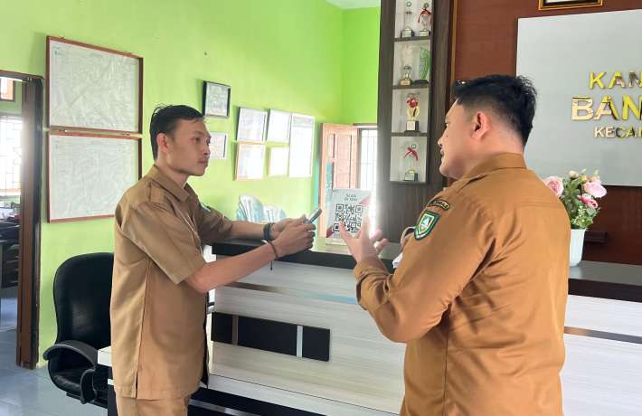 Kunjungan Camat Bantan ke Pelayanan Kantor Desa Bantan Air