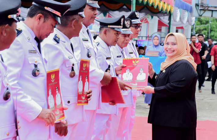 Bupati Kasmarni Kukuhkan Perpanjangan Kades dan BPD Kecamatan Pinggir dan Talang Muandau